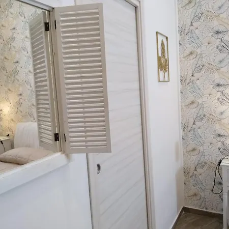 Da Ary Colorful Bed and Breakfast Νάπολη